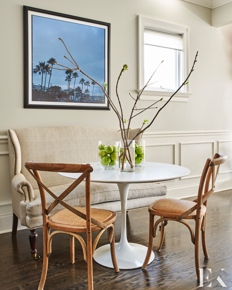 Dining room - contemporary dining room idea in Chicago
