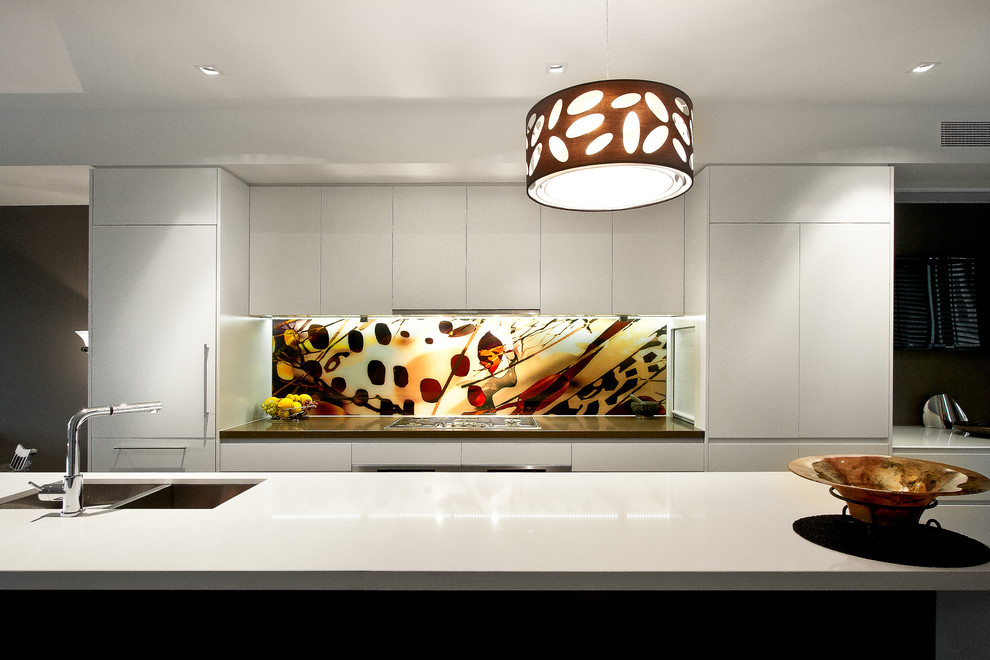 Inspiration for a contemporary kitchen in Melbourne with with island.