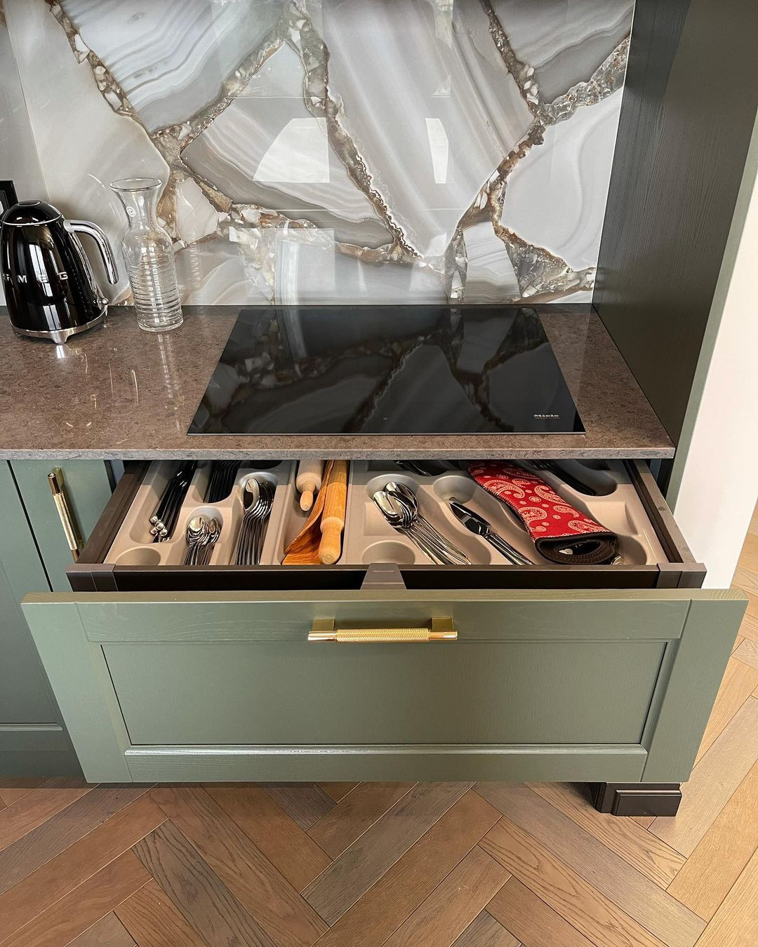 Кухня в цвете “Еловый лес”