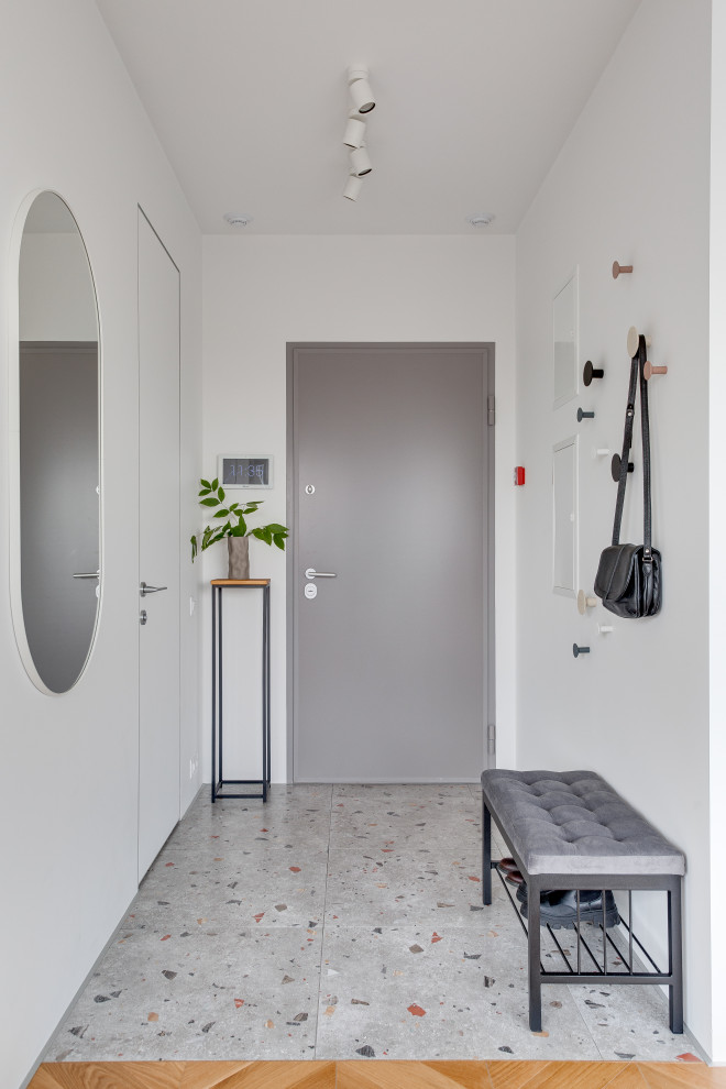 Минималистичная светлая прихожая