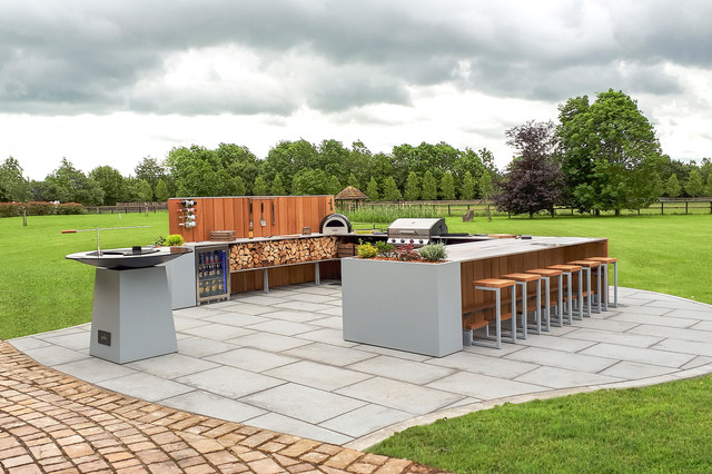Newmarket contemporary-garden