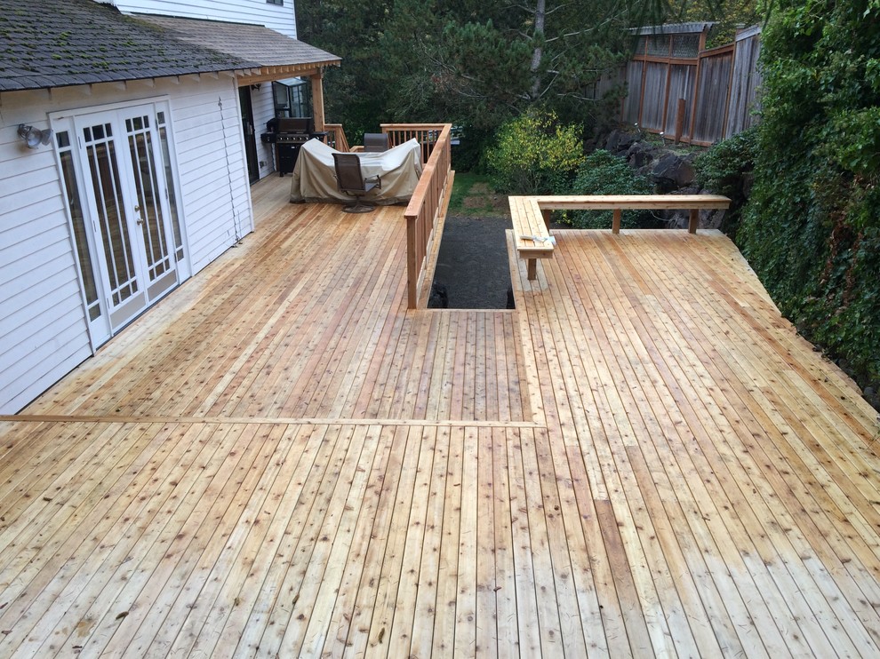 Design ideas for a mid-sized arts and crafts backyard deck in Seattle with no cover.