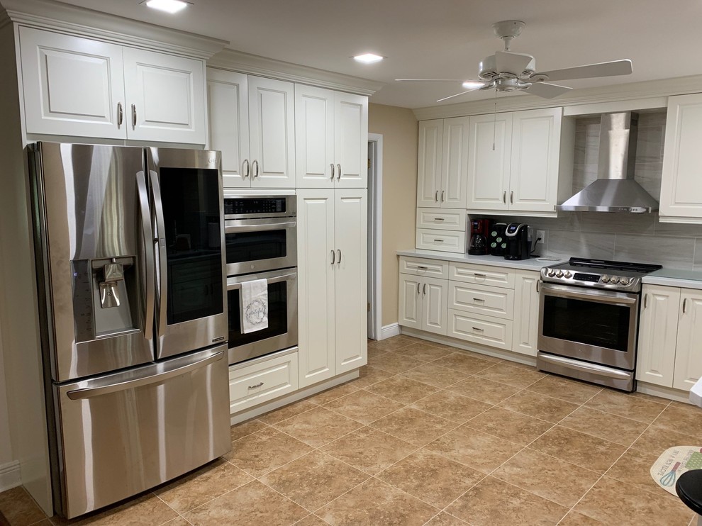 Inspiration for a transitional kitchen remodel in Miami