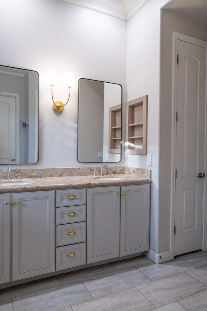 Example of a transitional bathroom design in Phoenix