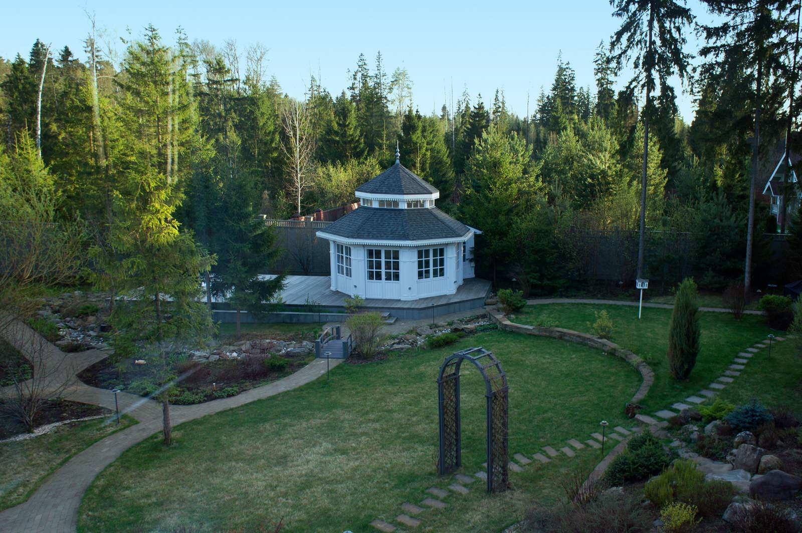 Традиционный летний павильон