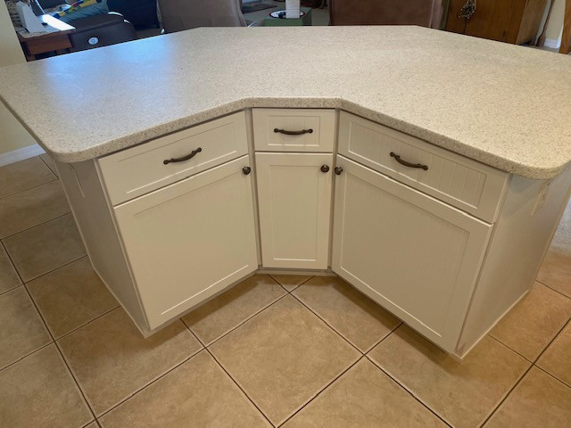 Example of a large u-shaped eat-in kitchen design with beaded inset cabinets, white cabinets and an island