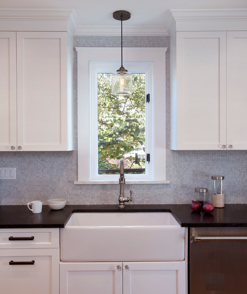 Example of a transitional home design design in Boston