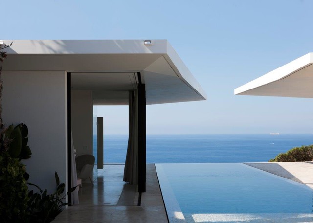 1306 contemporary-pool