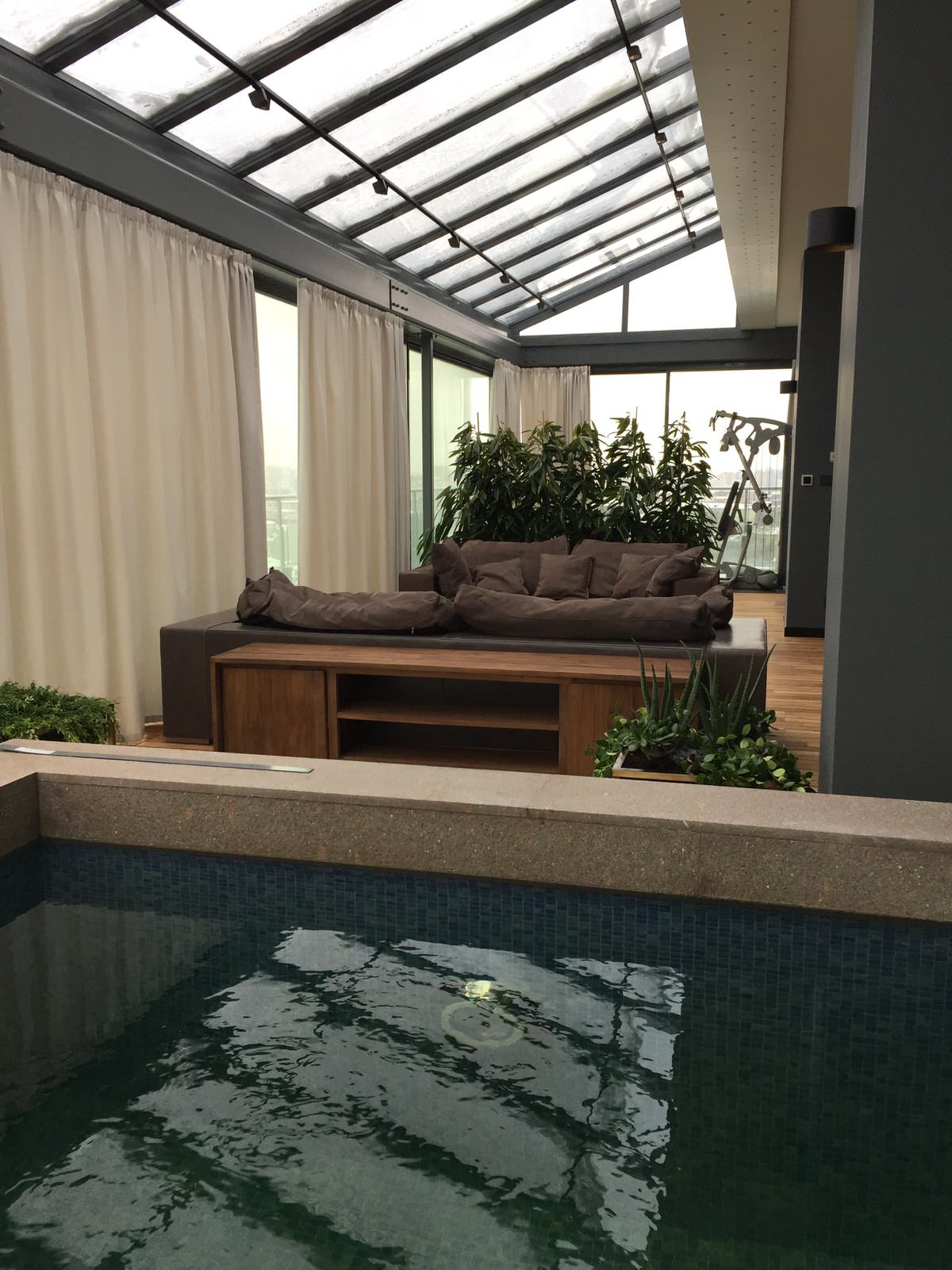 Казарменный. Москва. Зимний сад на крыше