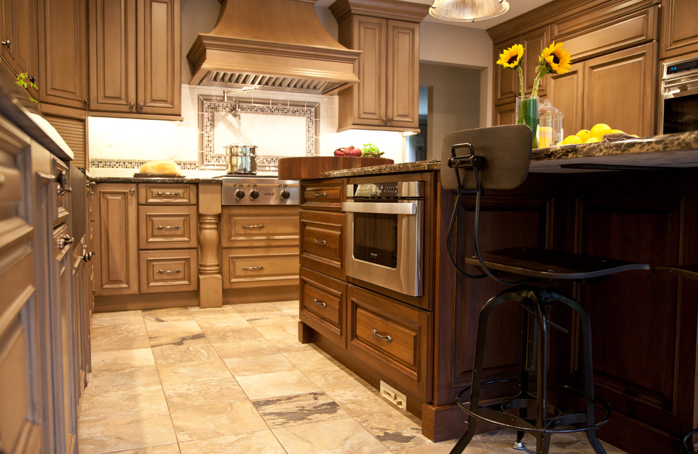 Kitchen - traditional kitchen idea