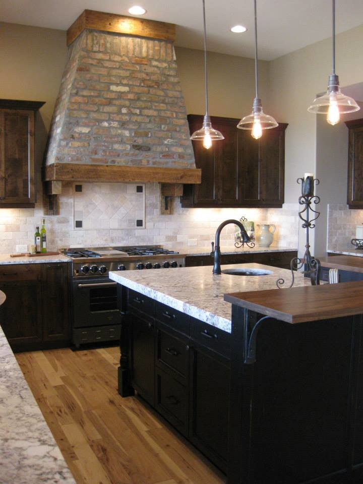 Mid-sized mountain style u-shaped open concept kitchen photo with shaker cabinets