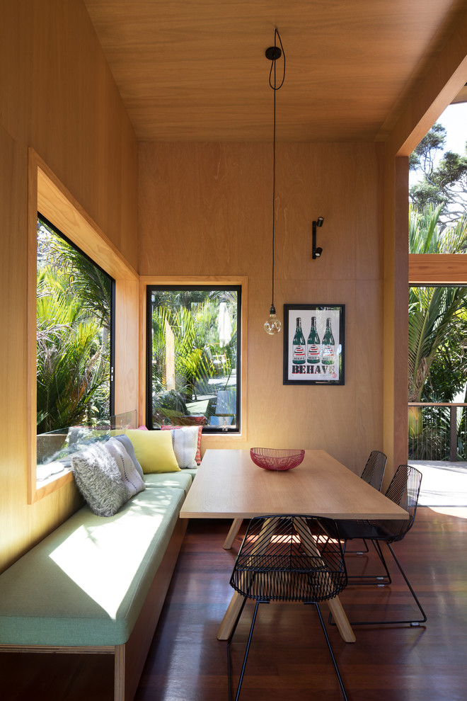 Contemporary dining room in Auckland.