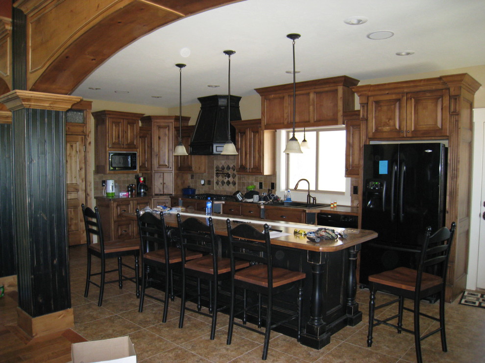 Example of a classic kitchen design in Boise