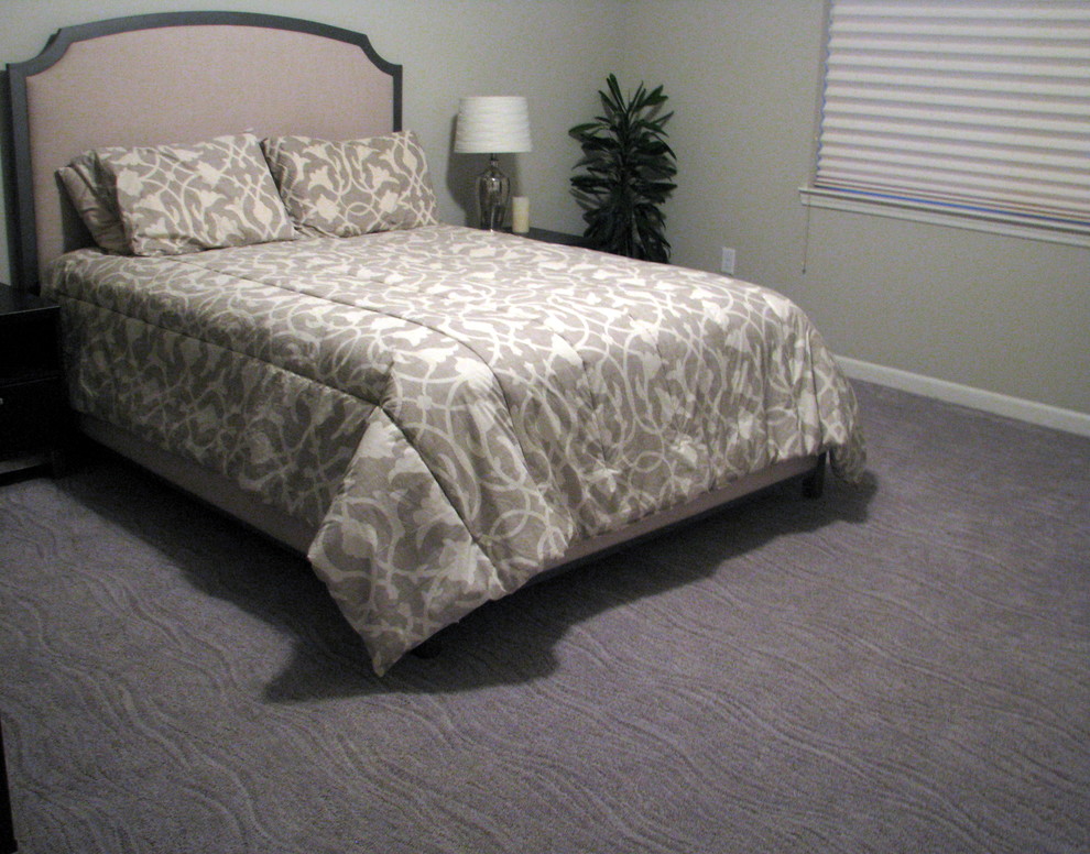 Photo of a mid-sized contemporary bedroom in Cedar Rapids with grey walls and carpet.