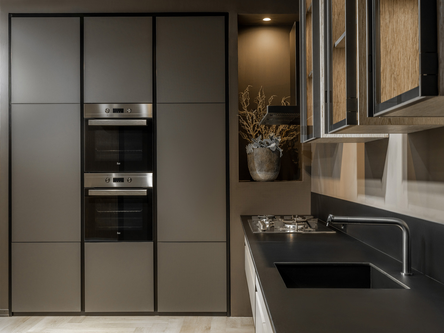 Кухня в ручкой Gola