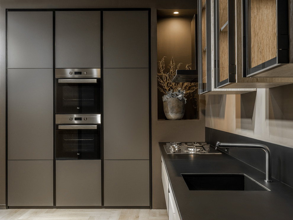 Кухня в ручкой Gola