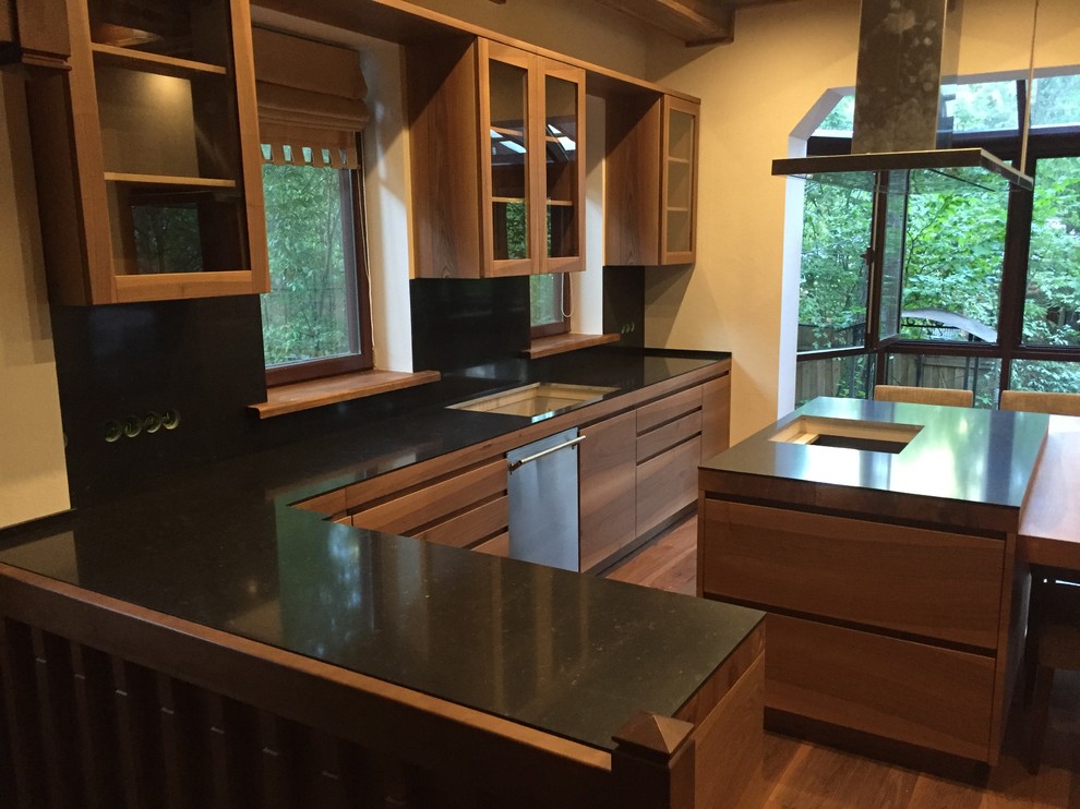 Кухня по нашему дизайну и чертежам для  дома, включена в каталог фабрики