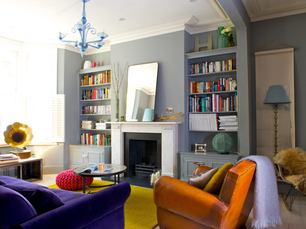 Свежая идея для дизайна: гостиная комната в современном стиле с серыми стенами - отличное фото интерьера