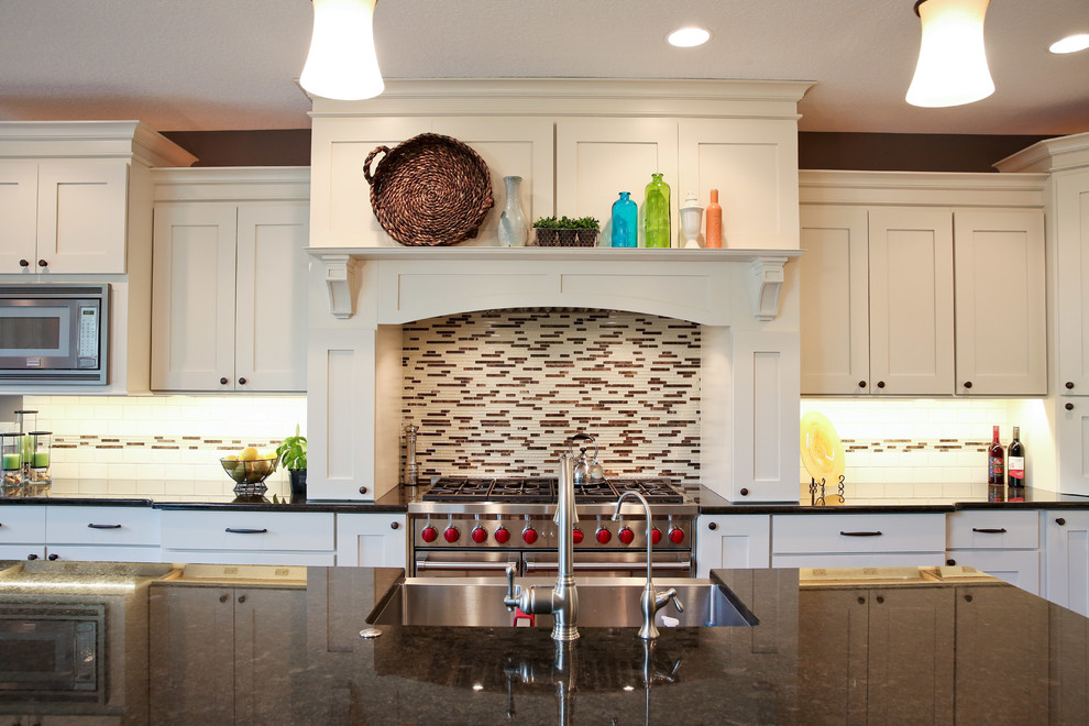 Kitchen - transitional kitchen idea