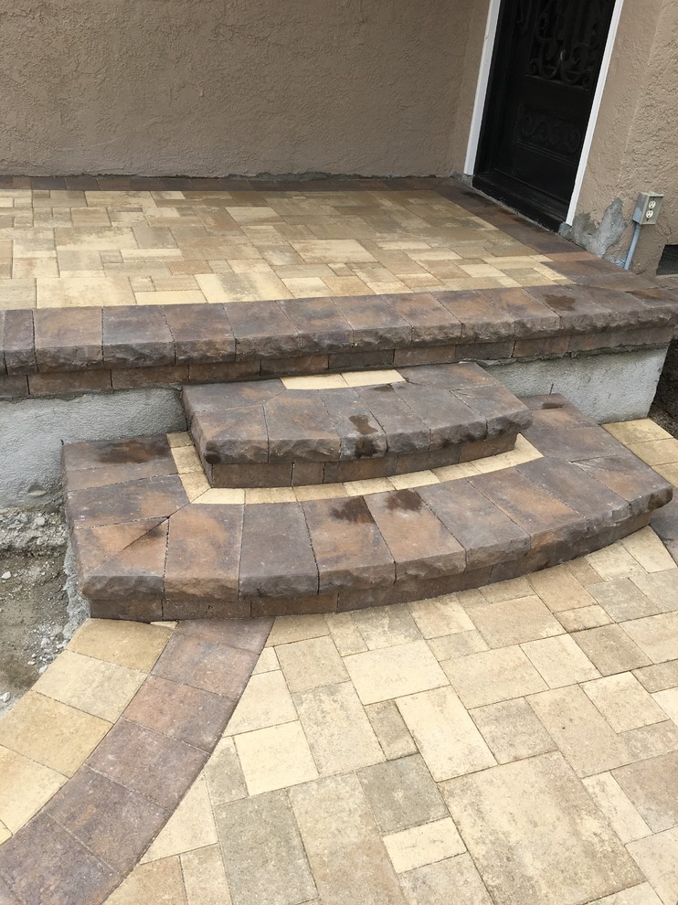 Huge transitional patio photo in Los Angeles