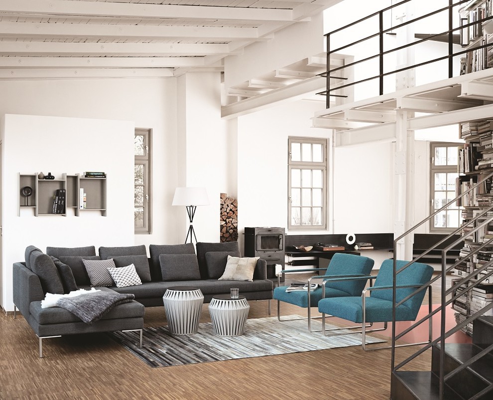 This is an example of an industrial living room in Dusseldorf.