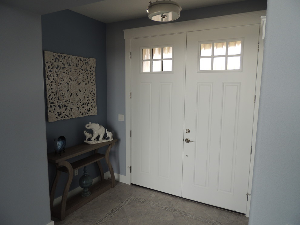 Entryway - transitional entryway idea in Seattle