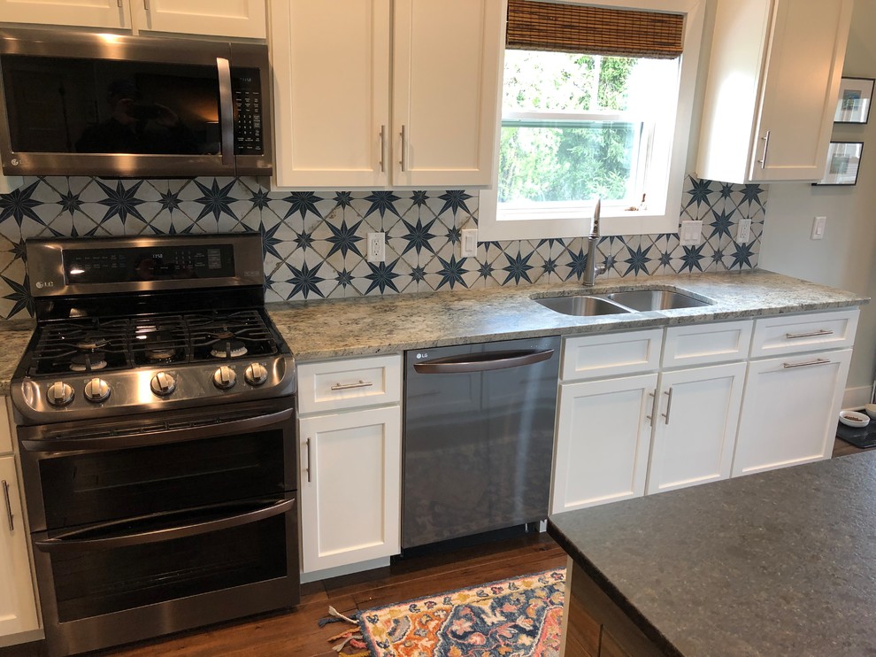 Kitchen - transitional kitchen idea