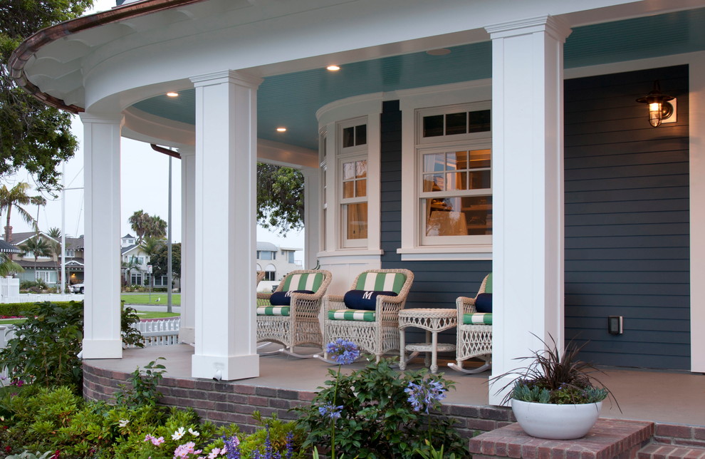 Inspiration for a beach style front yard verandah in San Diego.