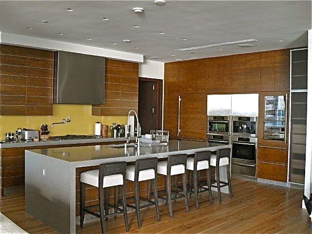 Modern kitchen in Miami.