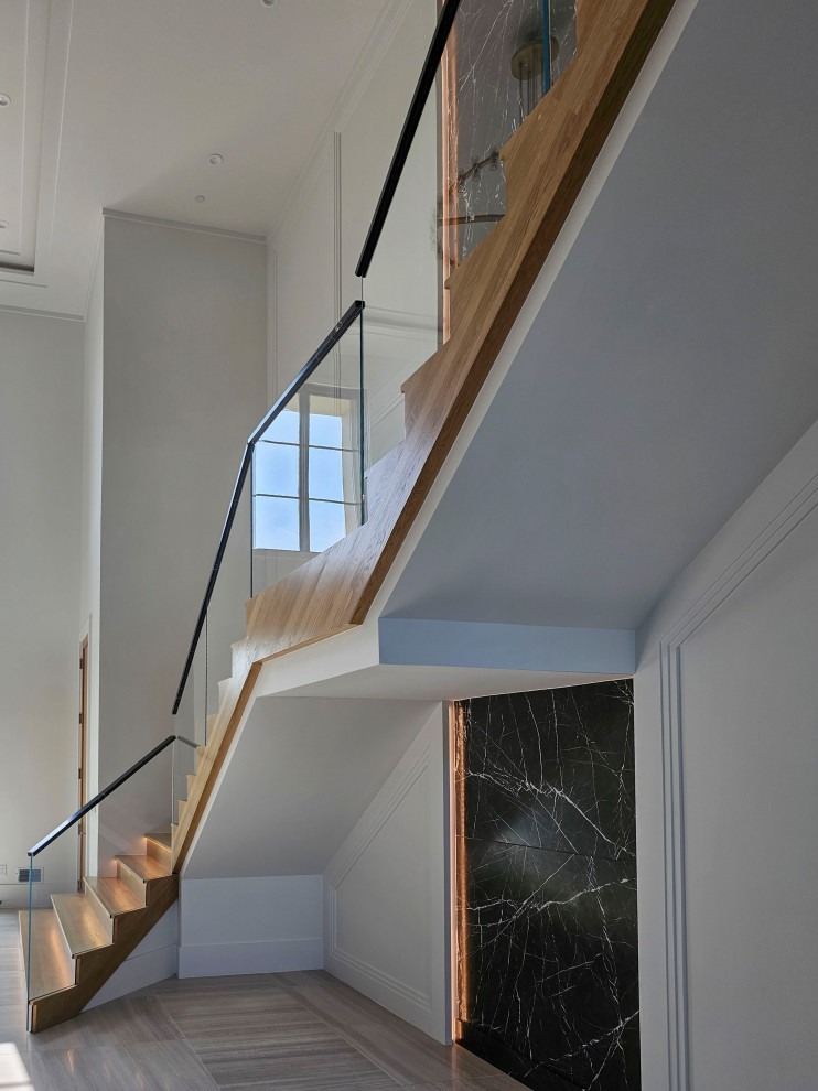 Schwebende, Geräumige Moderne Holztreppe mit Holz-Setzstufen, Mix-Geländer und vertäfelten Wänden in Washington, D.C.