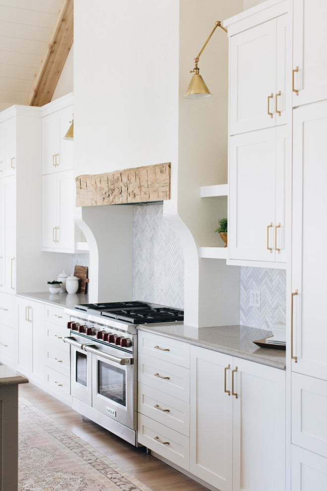 Transitional kitchen photo in Chicago