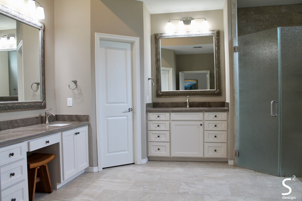 Large transitional master bathroom in Houston with shaker cabinets, white cabinets, a drop-in tub, a shower/bathtub combo, a two-piece toilet, gray tile, porcelain tile, grey walls, porcelain floors, an undermount sink, marble benchtops, grey floor, a shower curtain and multi-coloured benchtops.