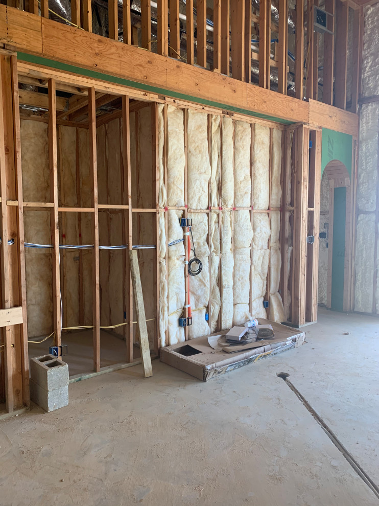 Example of a transitional home design design in Austin
