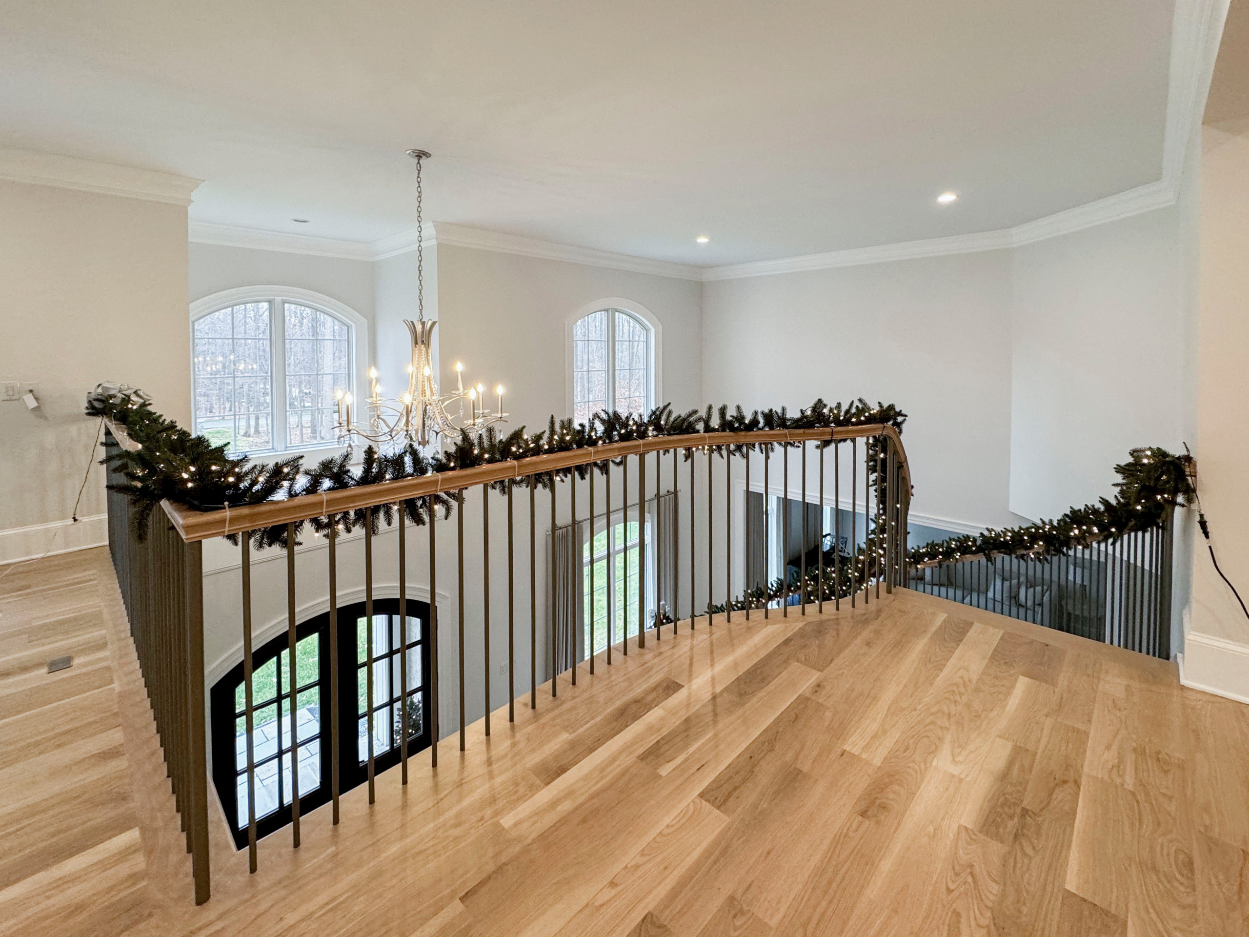 116_Elegant & Eye-catching Curved Staircase, Leesburg VA 20175