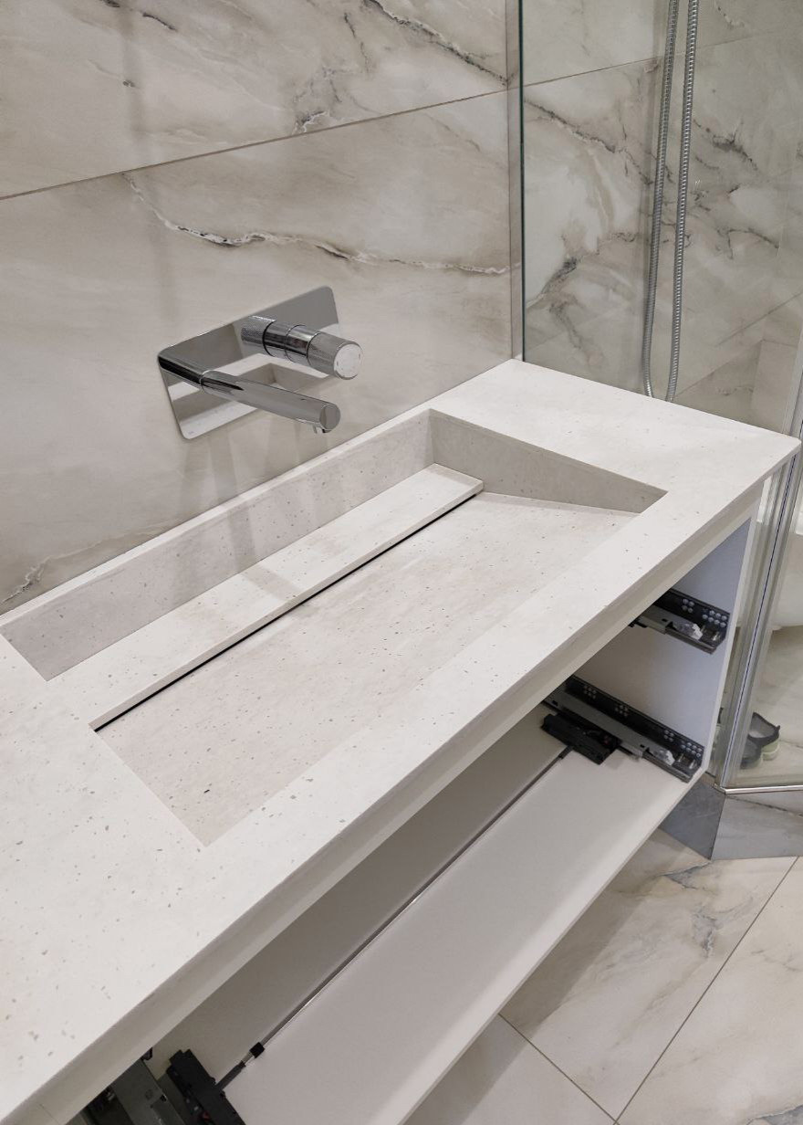 Столешница из акрилового камня в ванную комнату