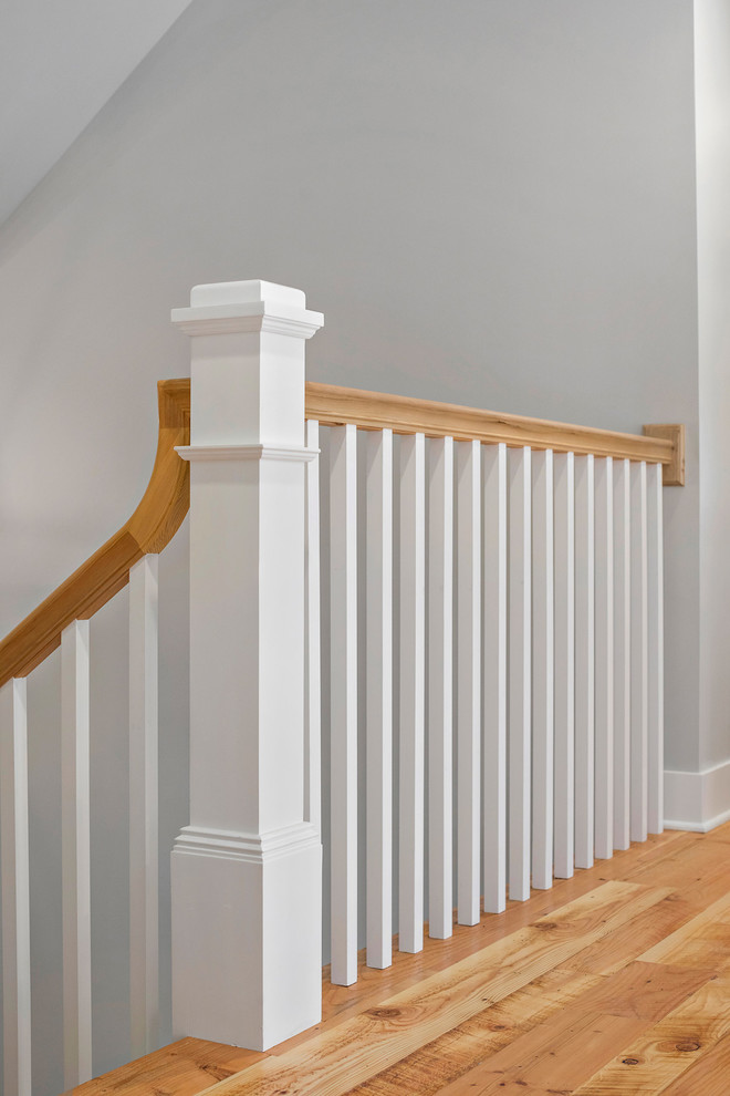 Example of a transitional home design design in Seattle