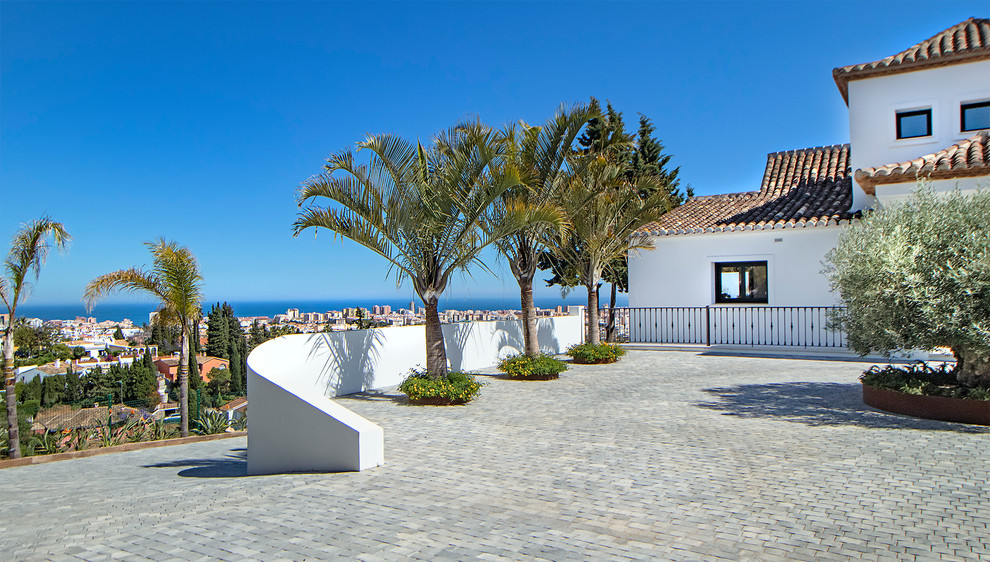 This is an example of a modern home design in Malaga.