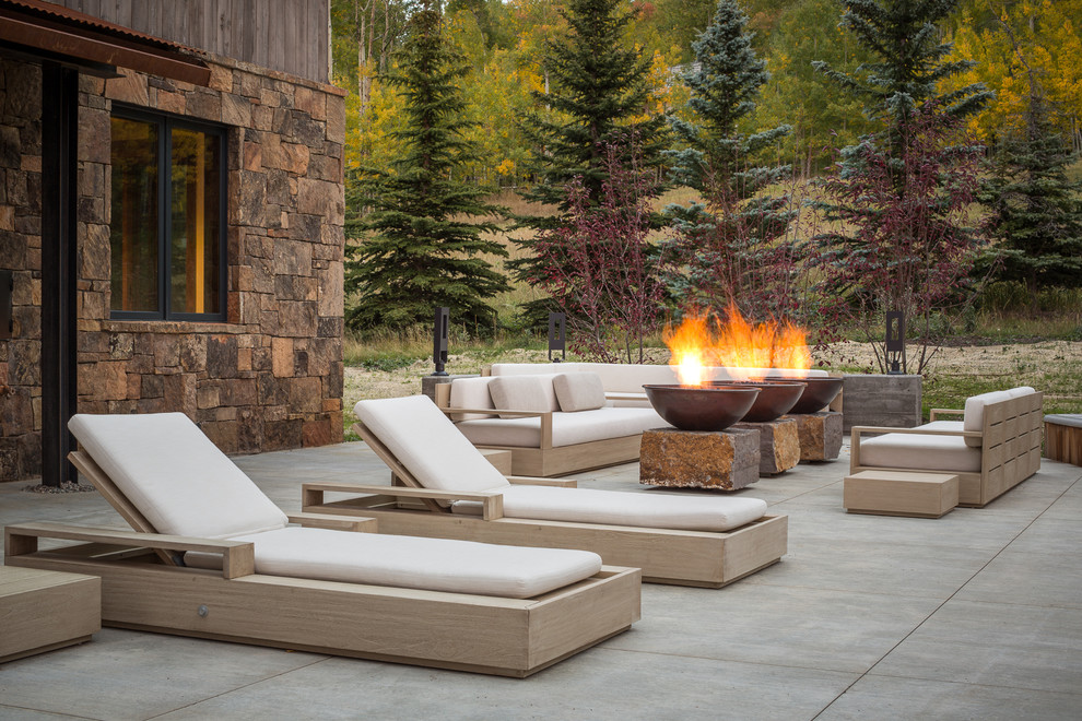 Inspiration for a modern patio in Denver.