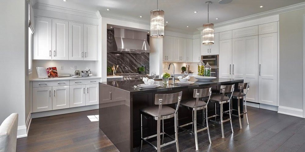 Inspiration for a large transitional l-shaped dark wood floor and brown floor kitchen remodel in Miami with an undermount sink, shaker cabinets, white cabinets, quartzite countertops, brown backsplash, stone slab backsplash, paneled appliances and an island