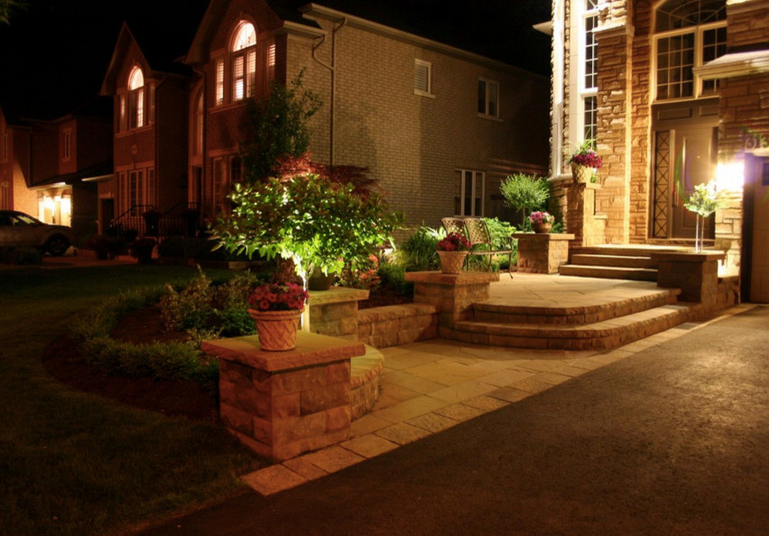 Home design - transitional home design idea in Toronto