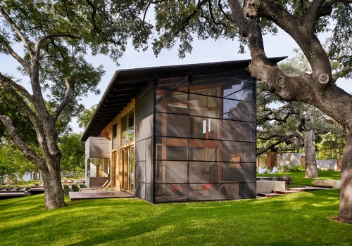 What is the screen porch constructed of? Is the frame wood or metal?