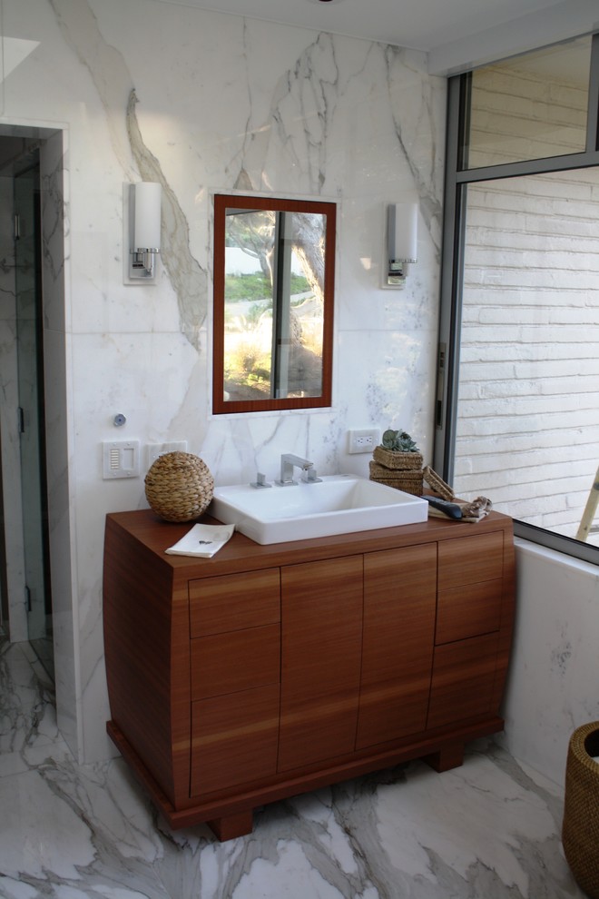 Design ideas for a midcentury bathroom in San Francisco.