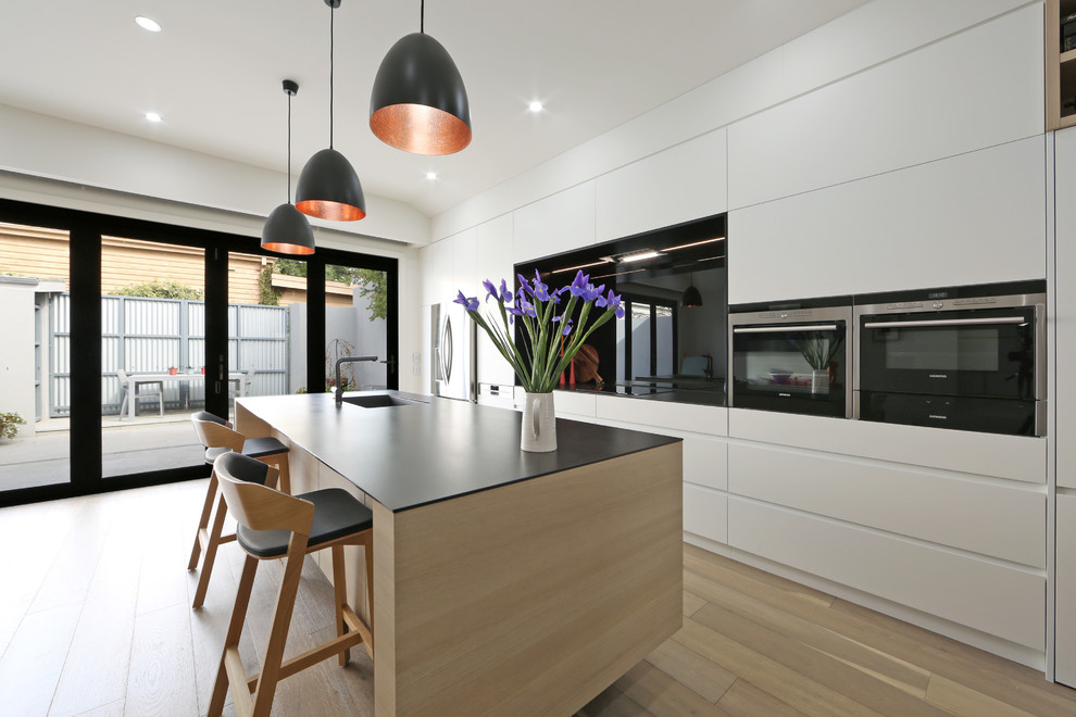 Design ideas for a scandinavian kitchen in Melbourne.