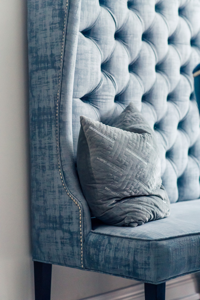 Home design - transitional home design idea in Toronto