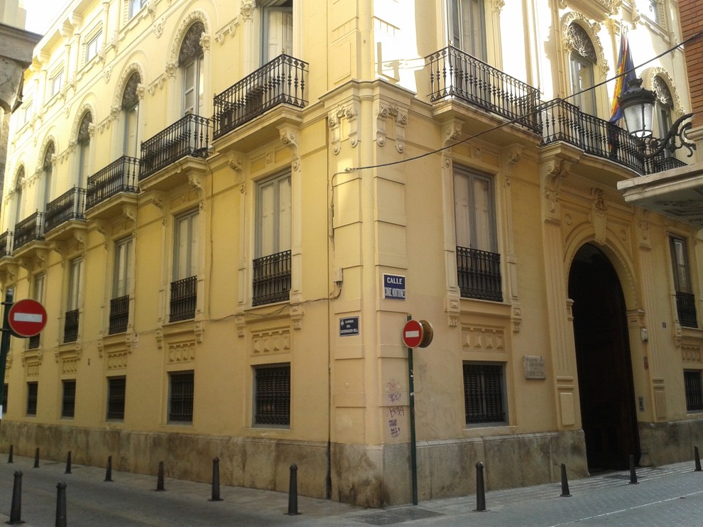 Restauración de fachada en el Colegio de farmacéuticos de Valencia