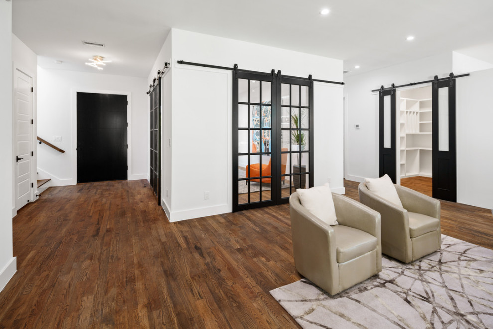 Transitional home design photo in Dallas
