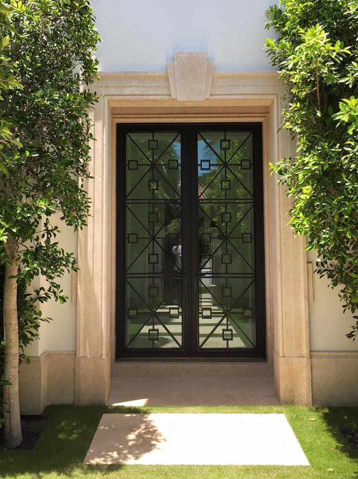 Traditional entryway in Miami with a double front door and a glass front door.