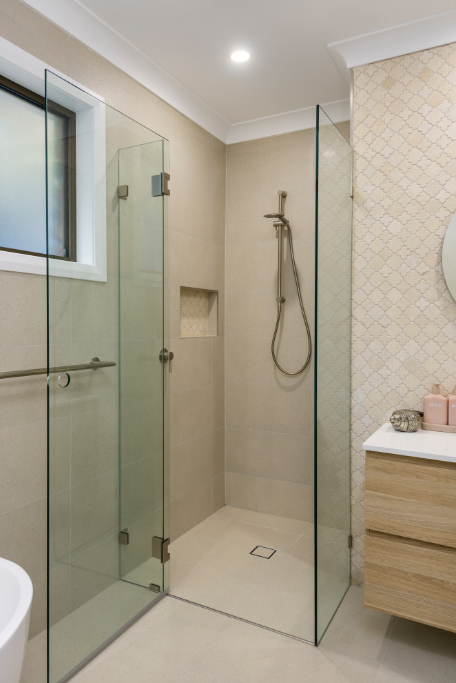 Main bathroom shower