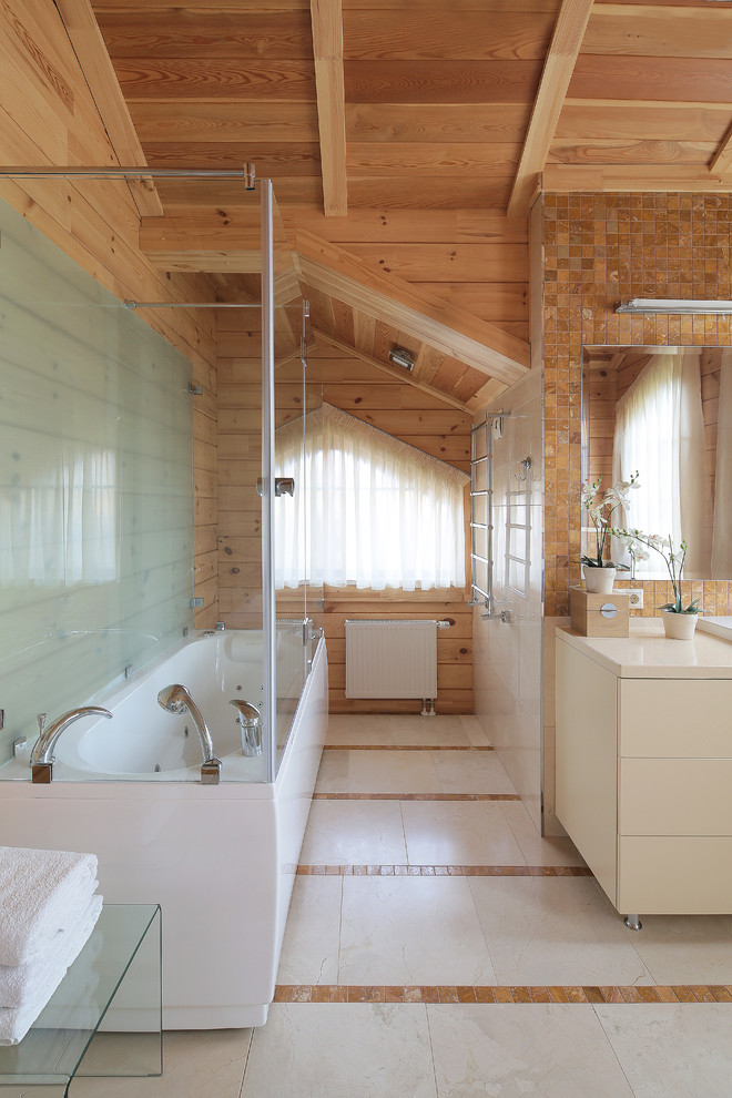 Источник вдохновения для домашнего уюта: большая ванная комната в стиле рустика с белыми фасадами, коричневой плиткой, плиткой мозаикой, бежевыми стенами и бежевым полом