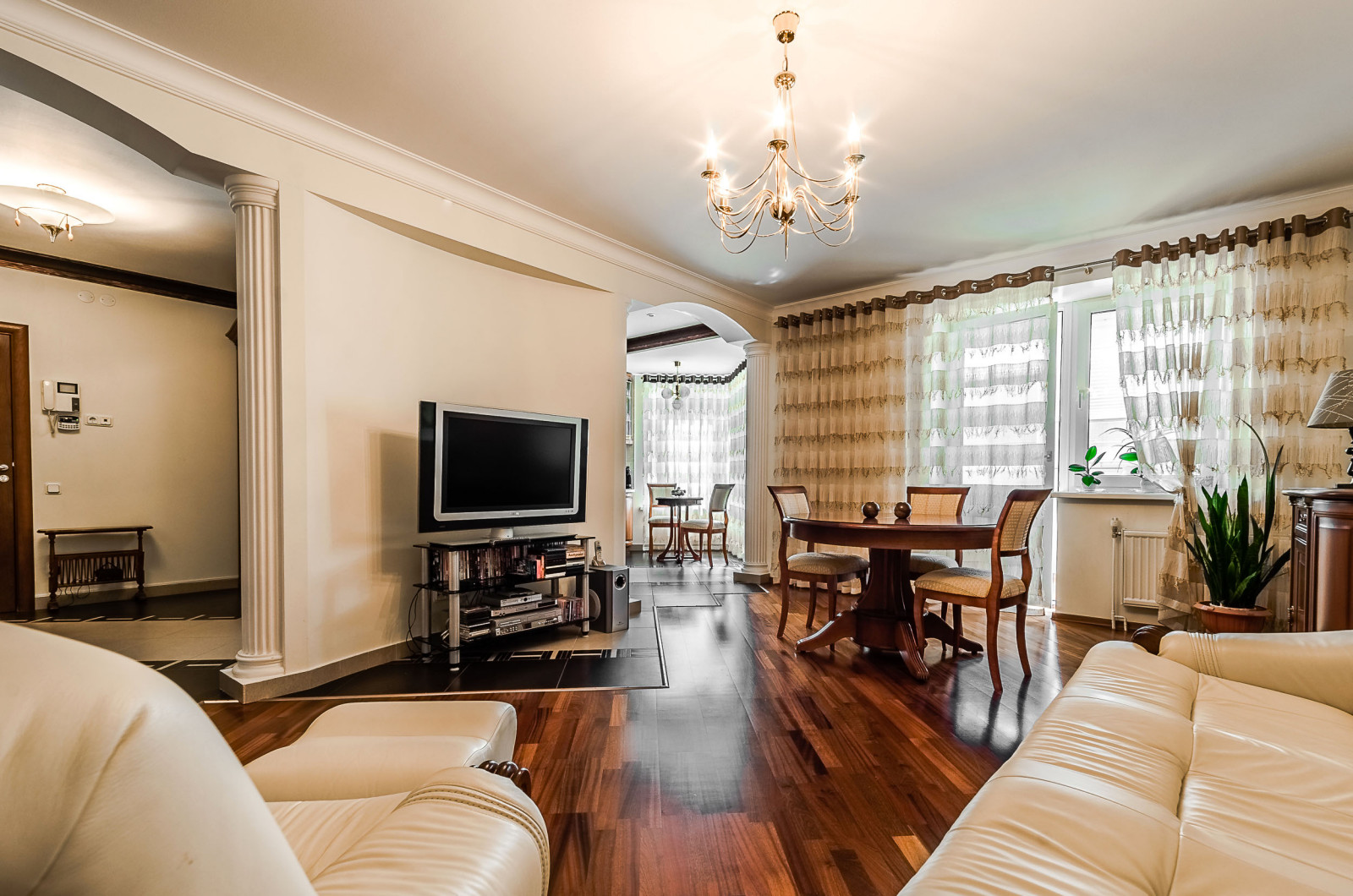 Двухкомнатная квартира в классическом стиле  и ароматом кофе.Съемка для продажи.